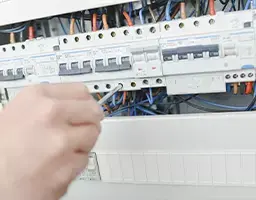 Quadro de luz e disjuntor — Elétricos